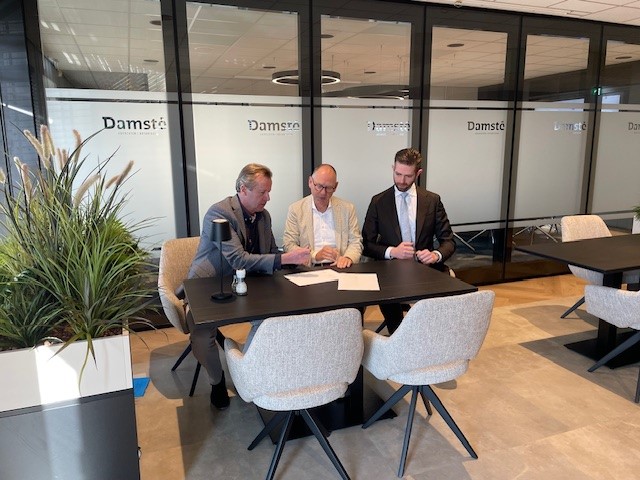 damste tekenen contract